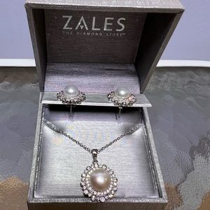 Brand New Earring and Necklace set